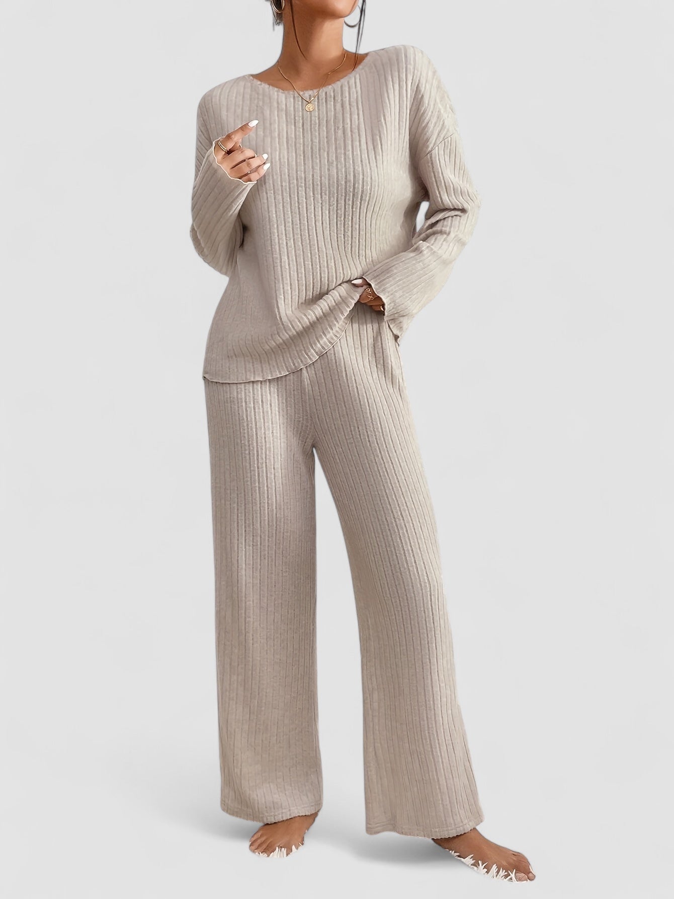 Mira™ | Elegant set för kvinnor med ribbad tröja och rak ben