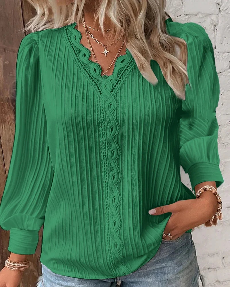 Mira™ | Selvie – Blus med spetskant och veck
