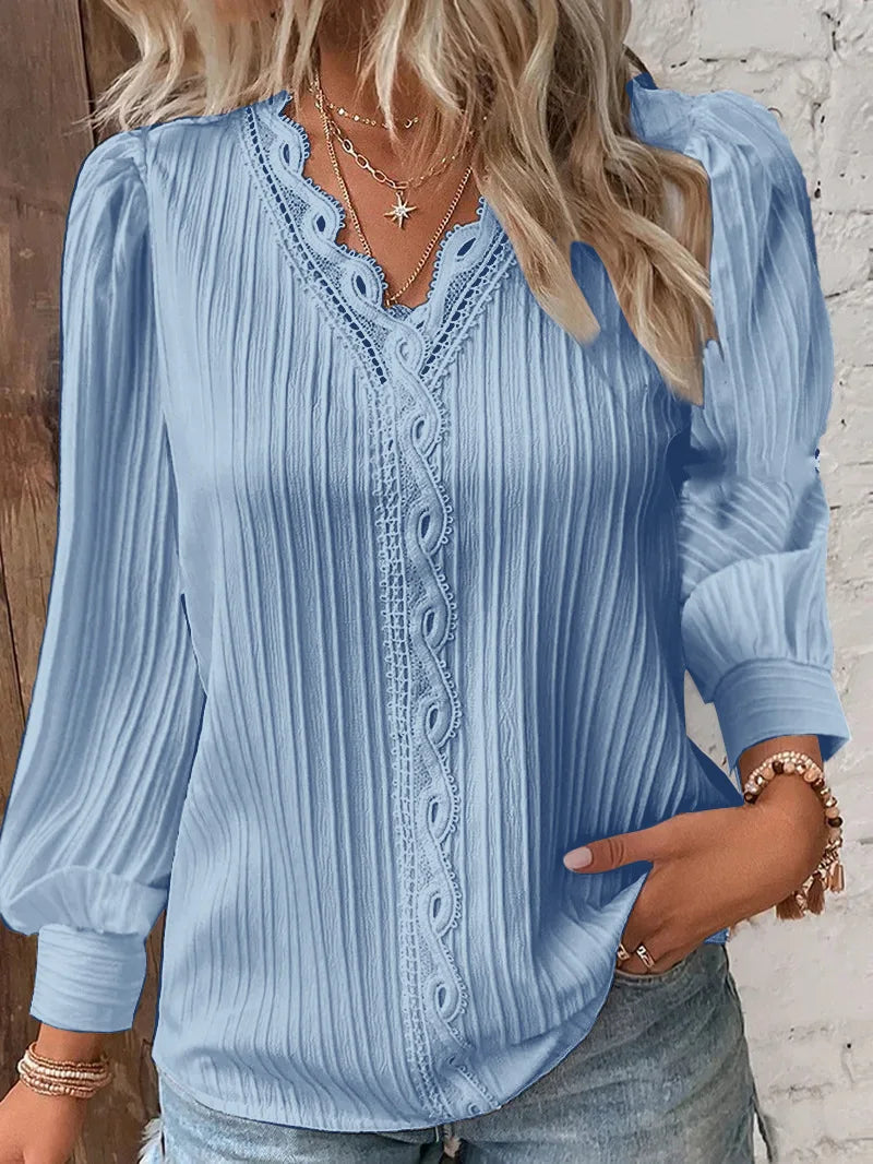 Mira™ | Selvie – Blus med spetskant och veck