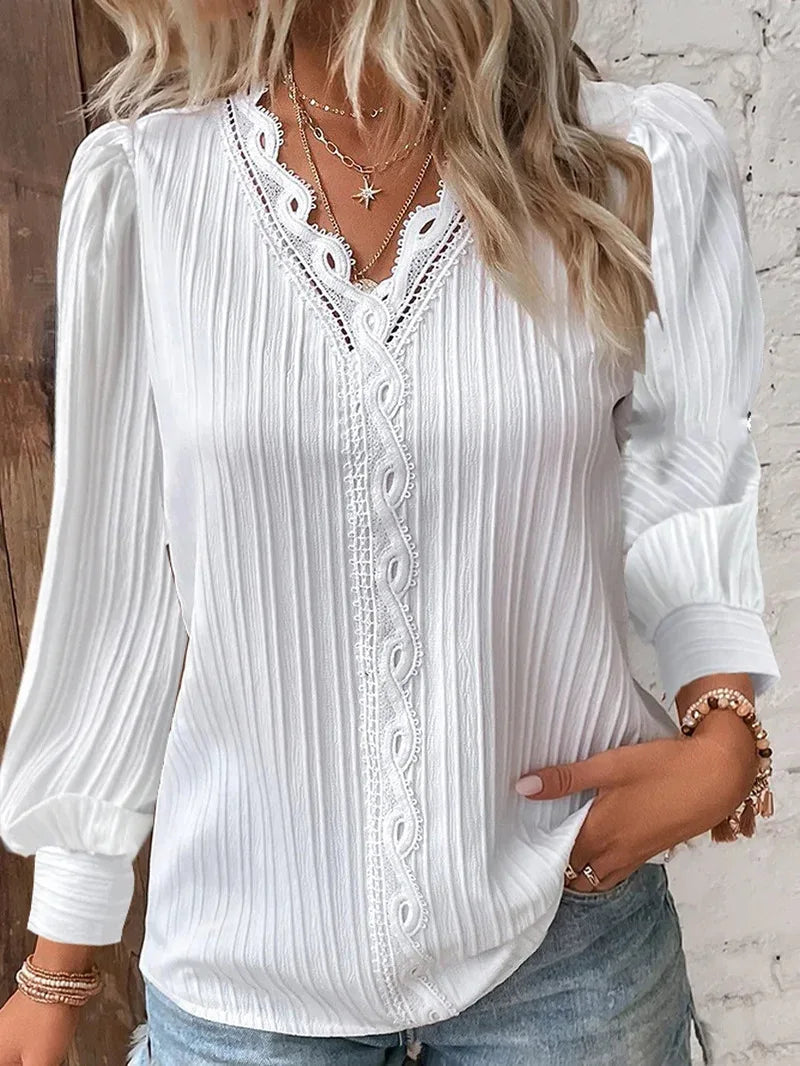 Mira™ | Selvie – Blus med spetskant och veck