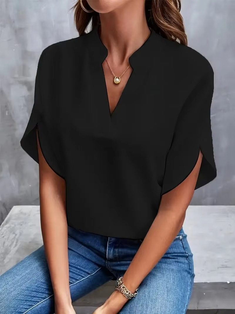 Mira™ | Malin – V-ringad topp i mjukt tyg och feminin ton